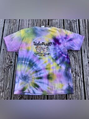 Kids Youth L Uglie Mugs Coffee Shop Avon NC OBX Cafe Graphic Tie Dye Tee Tshirt
